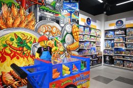 'หลิงหลิง-ออม' แท็กทีม 'กลัฟ-คณาวุฒิ' ร่วมเปิดตัว LEGO® Certified Store ณ วันแบงค็อก แห่งที่ 7 ในประเทศไทย กับคอนเซ็ปต์ "Retailtainment" ผสานความสนุกสุดสร้างสรรค์ใจกลางเมือง