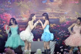 ฮ็อบทั้งฮอลล์! 'ลีน่า-หมิว' พาแฟนคลับหลุดเข้า Wonderland เสิร์ฟความหวานฟินทะลุเพดาน ในงาน "LENAMIU Born to Shine Fan Meeting" 