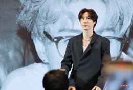 "อากาเซ่ครับ รักมาร์คมุ้ย"! 'มาร์ค ต้วน' อ้อนขั้นสุด เสิร์ฟท่า 'จุ๊บแมว-จุ๊บปลาดาว' สุดคิวท์ ในงานแถลงข่าว MARK   TUAN Silhouette: The Shape of You FANCON 2026 in BANGKOK