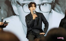 "อากาเซ่ครับ รักมาร์คมุ้ย"! 'มาร์ค ต้วน' อ้อนขั้นสุด เสิร์ฟท่า 'จุ๊บแมว-จุ๊บปลาดาว' สุดคิวท์ ในงานแถลงข่าว MARK   TUAN Silhouette: The Shape of You FANCON 2026 in BANGKOK