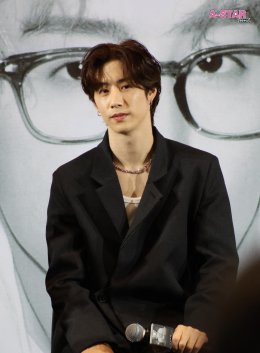 "อากาเซ่ครับ รักมาร์คมุ้ย"! 'มาร์ค ต้วน' อ้อนขั้นสุด เสิร์ฟท่า 'จุ๊บแมว-จุ๊บปลาดาว' สุดคิวท์ ในงานแถลงข่าว MARK   TUAN Silhouette: The Shape of You FANCON 2026 in BANGKOK