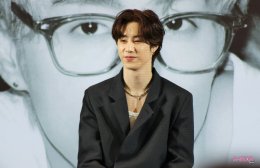 "อากาเซ่ครับ รักมาร์คมุ้ย"! 'มาร์ค ต้วน' อ้อนขั้นสุด เสิร์ฟท่า 'จุ๊บแมว-จุ๊บปลาดาว' สุดคิวท์ ในงานแถลงข่าว MARK   TUAN Silhouette: The Shape of You FANCON 2026 in BANGKOK