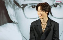 "อากาเซ่ครับ รักมาร์คมุ้ย"! 'มาร์ค ต้วน' อ้อนขั้นสุด เสิร์ฟท่า 'จุ๊บแมว-จุ๊บปลาดาว' สุดคิวท์ ในงานแถลงข่าว MARK   TUAN Silhouette: The Shape of You FANCON 2026 in BANGKOK