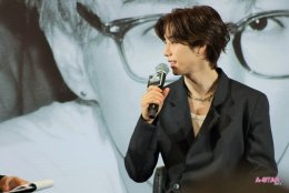 "อากาเซ่ครับ รักมาร์คมุ้ย"! 'มาร์ค ต้วน' อ้อนขั้นสุด เสิร์ฟท่า 'จุ๊บแมว-จุ๊บปลาดาว' สุดคิวท์ ในงานแถลงข่าว MARK   TUAN Silhouette: The Shape of You FANCON 2026 in BANGKOK