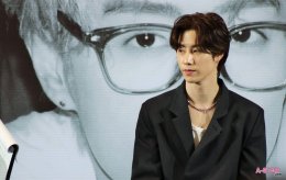 "อากาเซ่ครับ รักมาร์คมุ้ย"! 'มาร์ค ต้วน' อ้อนขั้นสุด เสิร์ฟท่า 'จุ๊บแมว-จุ๊บปลาดาว' สุดคิวท์ ในงานแถลงข่าว MARK   TUAN Silhouette: The Shape of You FANCON 2026 in BANGKOK