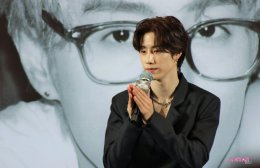 "อากาเซ่ครับ รักมาร์คมุ้ย"! 'มาร์ค ต้วน' อ้อนขั้นสุด เสิร์ฟท่า 'จุ๊บแมว-จุ๊บปลาดาว' สุดคิวท์ ในงานแถลงข่าว MARK   TUAN Silhouette: The Shape of You FANCON 2026 in BANGKOK