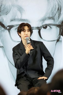 "อากาเซ่ครับ รักมาร์คมุ้ย"! 'มาร์ค ต้วน' อ้อนขั้นสุด เสิร์ฟท่า 'จุ๊บแมว-จุ๊บปลาดาว' สุดคิวท์ ในงานแถลงข่าว MARK   TUAN Silhouette: The Shape of You FANCON 2026 in BANGKOK