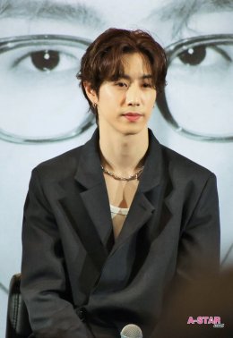 "อากาเซ่ครับ รักมาร์คมุ้ย"! 'มาร์ค ต้วน' อ้อนขั้นสุด เสิร์ฟท่า 'จุ๊บแมว-จุ๊บปลาดาว' สุดคิวท์ ในงานแถลงข่าว MARK   TUAN Silhouette: The Shape of You FANCON 2026 in BANGKOK