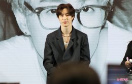 "อากาเซ่ครับ รักมาร์คมุ้ย"! 'มาร์ค ต้วน' อ้อนขั้นสุด เสิร์ฟท่า 'จุ๊บแมว-จุ๊บปลาดาว' สุดคิวท์ ในงานแถลงข่าว MARK   TUAN Silhouette: The Shape of You FANCON 2026 in BANGKOK