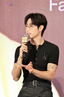 พี่จ๋าเริ่ดเลยล่ะ! 'มาร์ค ต้วน' ทำหัวใจเหล่า 'อากาเซ่' เต้นแรงอีกครั้งกับโมเมนต์สุดพิเศษในงานแถลงข่าวและแฟนไซน์ครั้งแรกในประเทศไทย Shopee x MARK TUAN Silhouette FANSIGN EVENT