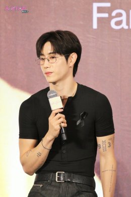 พี่จ๋าเริ่ดเลยล่ะ! 'มาร์ค ต้วน' ทำหัวใจเหล่า 'อากาเซ่' เต้นแรงอีกครั้งกับโมเมนต์สุดพิเศษในงานแถลงข่าวและแฟนไซน์ครั้งแรกในประเทศไทย Shopee x MARK TUAN Silhouette FANSIGN EVENT