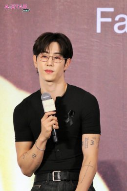 พี่จ๋าเริ่ดเลยล่ะ! 'มาร์ค ต้วน' ทำหัวใจเหล่า 'อากาเซ่' เต้นแรงอีกครั้งกับโมเมนต์สุดพิเศษในงานแถลงข่าวและแฟนไซน์ครั้งแรกในประเทศไทย Shopee x MARK TUAN Silhouette FANSIGN EVENT