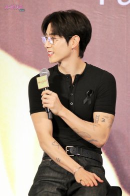 พี่จ๋าเริ่ดเลยล่ะ! 'มาร์ค ต้วน' ทำหัวใจเหล่า 'อากาเซ่' เต้นแรงอีกครั้งกับโมเมนต์สุดพิเศษในงานแถลงข่าวและแฟนไซน์ครั้งแรกในประเทศไทย Shopee x MARK TUAN Silhouette FANSIGN EVENT