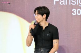 พี่จ๋าเริ่ดเลยล่ะ! 'มาร์ค ต้วน' ทำหัวใจเหล่า 'อากาเซ่' เต้นแรงอีกครั้งกับโมเมนต์สุดพิเศษในงานแถลงข่าวและแฟนไซน์ครั้งแรกในประเทศไทย Shopee x MARK TUAN Silhouette FANSIGN EVENT