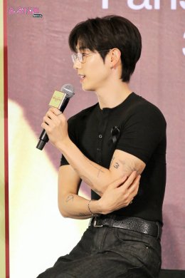 พี่จ๋าเริ่ดเลยล่ะ! 'มาร์ค ต้วน' ทำหัวใจเหล่า 'อากาเซ่' เต้นแรงอีกครั้งกับโมเมนต์สุดพิเศษในงานแถลงข่าวและแฟนไซน์ครั้งแรกในประเทศไทย Shopee x MARK TUAN Silhouette FANSIGN EVENT