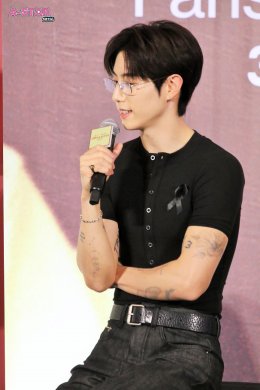 พี่จ๋าเริ่ดเลยล่ะ! 'มาร์ค ต้วน' ทำหัวใจเหล่า 'อากาเซ่' เต้นแรงอีกครั้งกับโมเมนต์สุดพิเศษในงานแถลงข่าวและแฟนไซน์ครั้งแรกในประเทศไทย Shopee x MARK TUAN Silhouette FANSIGN EVENT