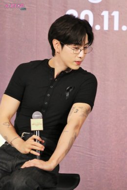 พี่จ๋าเริ่ดเลยล่ะ! 'มาร์ค ต้วน' ทำหัวใจเหล่า 'อากาเซ่' เต้นแรงอีกครั้งกับโมเมนต์สุดพิเศษในงานแถลงข่าวและแฟนไซน์ครั้งแรกในประเทศไทย Shopee x MARK TUAN Silhouette FANSIGN EVENT