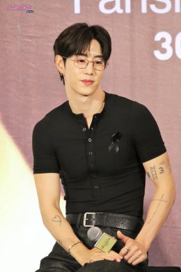 พี่จ๋าเริ่ดเลยล่ะ! 'มาร์ค ต้วน' ทำหัวใจเหล่า 'อากาเซ่' เต้นแรงอีกครั้งกับโมเมนต์สุดพิเศษในงานแถลงข่าวและแฟนไซน์ครั้งแรกในประเทศไทย Shopee x MARK TUAN Silhouette FANSIGN EVENT