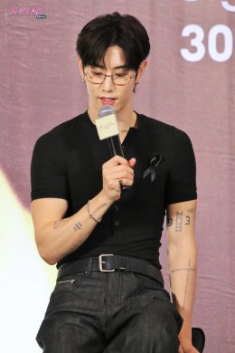 พี่จ๋าเริ่ดเลยล่ะ! 'มาร์ค ต้วน' ทำหัวใจเหล่า 'อากาเซ่' เต้นแรงอีกครั้งกับโมเมนต์สุดพิเศษในงานแถลงข่าวและแฟนไซน์ครั้งแรกในประเทศไทย Shopee x MARK TUAN Silhouette FANSIGN EVENT