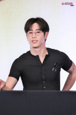 พี่จ๋าเริ่ดเลยล่ะ! 'มาร์ค ต้วน' ทำหัวใจเหล่า 'อากาเซ่' เต้นแรงอีกครั้งกับโมเมนต์สุดพิเศษในงานแถลงข่าวและแฟนไซน์ครั้งแรกในประเทศไทย Shopee x MARK TUAN Silhouette FANSIGN EVENT