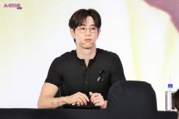 พี่จ๋าเริ่ดเลยล่ะ! 'มาร์ค ต้วน' ทำหัวใจเหล่า 'อากาเซ่' เต้นแรงอีกครั้งกับโมเมนต์สุดพิเศษในงานแถลงข่าวและแฟนไซน์ครั้งแรกในประเทศไทย Shopee x MARK TUAN Silhouette FANSIGN EVENT