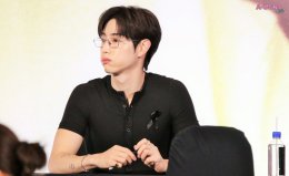 พี่จ๋าเริ่ดเลยล่ะ! 'มาร์ค ต้วน' ทำหัวใจเหล่า 'อากาเซ่' เต้นแรงอีกครั้งกับโมเมนต์สุดพิเศษในงานแถลงข่าวและแฟนไซน์ครั้งแรกในประเทศไทย Shopee x MARK TUAN Silhouette FANSIGN EVENT