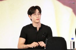 พี่จ๋าเริ่ดเลยล่ะ! 'มาร์ค ต้วน' ทำหัวใจเหล่า 'อากาเซ่' เต้นแรงอีกครั้งกับโมเมนต์สุดพิเศษในงานแถลงข่าวและแฟนไซน์ครั้งแรกในประเทศไทย Shopee x MARK TUAN Silhouette FANSIGN EVENT