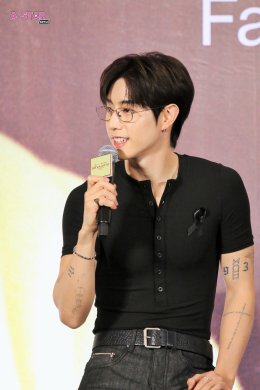 พี่จ๋าเริ่ดเลยล่ะ! 'มาร์ค ต้วน' ทำหัวใจเหล่า 'อากาเซ่' เต้นแรงอีกครั้งกับโมเมนต์สุดพิเศษในงานแถลงข่าวและแฟนไซน์ครั้งแรกในประเทศไทย Shopee x MARK TUAN Silhouette FANSIGN EVENT