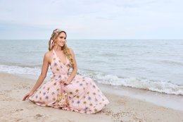 MISS INTERNATIONAL QUEEN® 2026 ถ่ายทอดแฟชั่นแห่งการเดินทางผ่านเลนส์ 'โอ๊ต ชัยสิทธิ์' จากหัวลำโพงสู่เสน่ห์เหนือกาลเวลาของหัวหิน