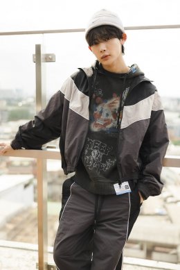 Zom Marie คัมแบ็กสู่วงการเพลงรักไม่สมหวัง ส่งซิงเกิลใหม่ ‘เท่าไหร่ก็ไม่พอ (Never Enough)’ พร้อมแท็กทีมกับ NOA ศิลปินป็อปสุดฮอตจากประเทศญี่ปุ่น สร้างความเศร้าแบบละมุนที่ฟังเท่าไหร่ก็ไม่พอ!