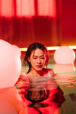 ปาล์มมี่ ฉีกสไตล์ ส่ง "Neon" เพลงใหม่สุดเท่ ดึง 'เอมี่ ทสร' เล่นเอ็มวี