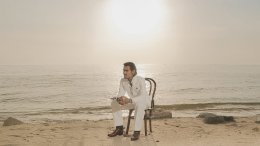 เจ้าของเรื่องขอแสดงเอง! "กลางมหาสมุทร" ถ่ายทอดเรื่องจริงของพ่อเลี้ยงเดี่ยว เพลงเปิดตัวอัลบั้มใหม่จาก 'เล็ก รัชเมศฐ์'