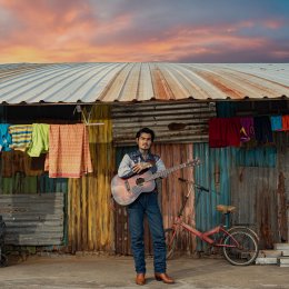 เล็ก รัชเมศฐ์ ยืนหยัดเคียงข้างคนสู้ชีวิต ส่ง "ฟ้ากว้างทางเเคบ" กระแสแรงตั้งเเต่ปล่อยเอ็มวีไม่ถึง 24 ชั่วโมง