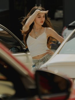 Moly Groves สาวน้อยอินดี้ป็อปวัย 18 ปี ส่งเพลงรักหวานสดใส "Falling In Love" ตัวแทนคนรุ่นใหม่ที่อยากย้ำว่า การบอกรักใครสักคน ไม่ใช่เรื่องยุ่งยากอย่างที่คิด