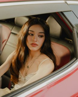 Moly Groves สาวน้อยอินดี้ป็อปวัย 18 ปี ส่งเพลงรักหวานสดใส "Falling In Love" ตัวแทนคนรุ่นใหม่ที่อยากย้ำว่า การบอกรักใครสักคน ไม่ใช่เรื่องยุ่งยากอย่างที่คิด