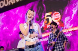 PAPER PLANES - โจอี้ แท็กทีมกองทัพศิลปิน มอบความสุขเกินพิกัด ในงาน “PIRIYAPUL 50th Anniversary JOURNEY TO THE UNIVERSE” งานฉลองครบรอบ 50 ปี “พิริยพูล” จัดเต็ม 3 วัน ครบรสความบันเทิง ชิม ชม ช็อป