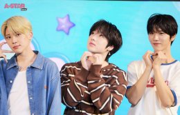 บูสต์บูสต์ไม่อ่อม! 'NCT WISH' ชวน 'N-Citizen' มาไขรหัสลับแห่งความสุข ให้ใจ 'poppop' (ป็อปป็อป) ไปด้วยกัน ในงานแถลงข่าว "2025 NCT WISH ASIA TOUR LOG in BANGKOK"