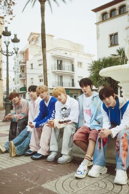 NCT WISH เดบิวต์ส่งพลังความสดชื่นสำเร็จ ด้วยซิงเกิลเดบิวต์ ‘WISH’ ทะยานสู่อันดับ 1 รายวันและรายสัปดาห์บนชาร์ตอัลบั้มหลักในประเทศเกาหลีใต้ ยอดสั่งซื้อล่วงหน้าทะลุกว่า 370,000 ชุด