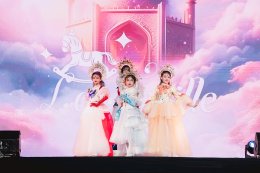 ทราย อมลระดา - เก่ง ธชย นำทัพน้องๆ LA FAMILLE ร่วมงาน  KAZZ AWARDS 2024 พร้อมเปิดตัว Collection ใหม่ล่าสุด