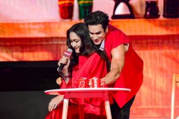 ณเดชน์ แท็กทีม แบมแบม เสิร์ฟโมเมนต์สุดฟินในงาน "เนสกาแฟ เบลนด์ แอนด์ บรู เมค ดิส โมเมนต์ มอร์" เปิดตัว "เนสกาแฟ เบลนด์ แอนด์ บรู ริช อโรมา สูตรใหม่ เพิ่มกาแฟ เติมนม อร่อยไปอีก"