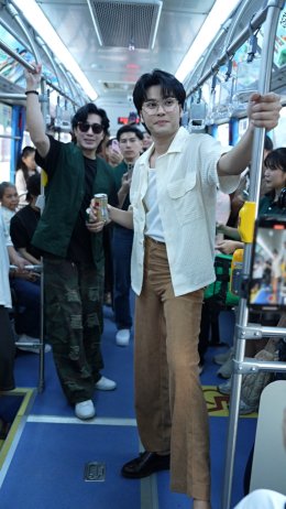 โหนรถเมล์ฟรีสุดจึ้ง! หนุ่ม-นนท์ แจกความฟินกับ "เนสกาแฟกระป๋องรถเมล์" เสิร์ฟความอร่อยตรงสเปกแบบสุดเอ็กซ์คลูซีฟ