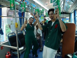 โหนรถเมล์ฟรีสุดจึ้ง! หนุ่ม-นนท์ แจกความฟินกับ "เนสกาแฟกระป๋องรถเมล์" เสิร์ฟความอร่อยตรงสเปกแบบสุดเอ็กซ์คลูซีฟ