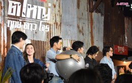 Netflix ชวนแฟนๆ ปลุกตำนานสะท้านเมือง เปิดตัว "ตี๋ใหญ่ ฤกษ์ดาวโจร" ดึง "อาโป" สวมแจ็กเก็ต ใส่แว่นเหลือง สร้างปรากฏการณ์สุดไอคอนิก ก่อนเตรียมสตรีม 13 พฤศจิกายนนี้ ที่ Netflix เท่านั้น!