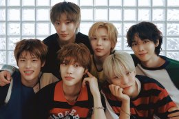 RIIZE (ไรซ์) ถ่ายทอดตัวตนของวงที่เติบโตอย่างไม่หยุดยั้ง ในอัลบั้มเต็มชุดแรก 'ODYSSEY' (โอดิสซีย์) เพลงไตเติล 'Fly Up' (ฟลาย อัป) มาพร้อมการแสดงสุดโดดเด่นราวกับละครเวทีวัยรุ่น