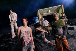 RIIZE (ไรซ์) ถ่ายทอดตัวตนของวงที่เติบโตอย่างไม่หยุดยั้ง ในอัลบั้มเต็มชุดแรก 'ODYSSEY' (โอดิสซีย์) เพลงไตเติล 'Fly Up' (ฟลาย อัป) มาพร้อมการแสดงสุดโดดเด่นราวกับละครเวทีวัยรุ่น