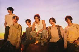 RIIZE (ไรซ์) ถ่ายทอดตัวตนของวงที่เติบโตอย่างไม่หยุดยั้ง ในอัลบั้มเต็มชุดแรก 'ODYSSEY' (โอดิสซีย์) เพลงไตเติล 'Fly Up' (ฟลาย อัป) มาพร้อมการแสดงสุดโดดเด่นราวกับละครเวทีวัยรุ่น