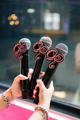 ทำถึงจนศิลปินรีโพสต์! Olivia Rodrigo drop dead karaoke อีเวนต์คาราโอเกะฉลองคัมแบ็ก แฟนไทยแข่ง-ร้องเพลงคาราโอเกะกันสนุกสุดเหวี่ยงแทบไม่วางไมค์ พร้อมฉลองต่อยาวๆ กับ Photobooth เฟรมสุด Exclusive ที่ SUCH A SMALL WORLD วันนี้-31 ส.ค. นี้