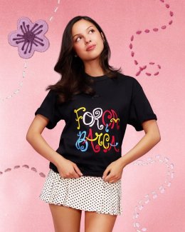 ซูเปอร์สตาร์สาว Olivia Rodrigo โผล่เชียร์บอลทีม FC Barcelona ถ่ายรูปกับนักฟุตบอลชื่อดัง Lamine Yamal พร้อมเผยคอลเล็กชั่น Olivia Rodrigo x FC Barcelona x Spotify สุดเท่