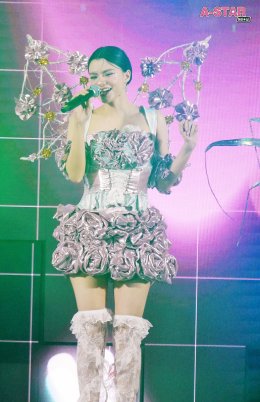 'ฟรีน-เบ็คกี้' ควงคู่ฟินาเล่โชว์ "centralwOrld Love with Pride 2025" ฉลอง Pride Month ด้วยพลังรักหลากสี