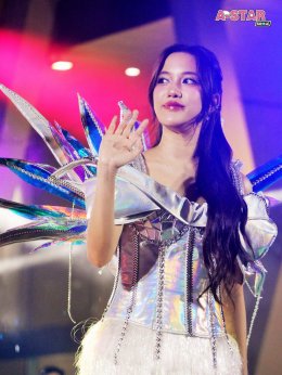 'ฟรีน-เบ็คกี้' ควงคู่ฟินาเล่โชว์ "centralwOrld Love with Pride 2025" ฉลอง Pride Month ด้วยพลังรักหลากสี